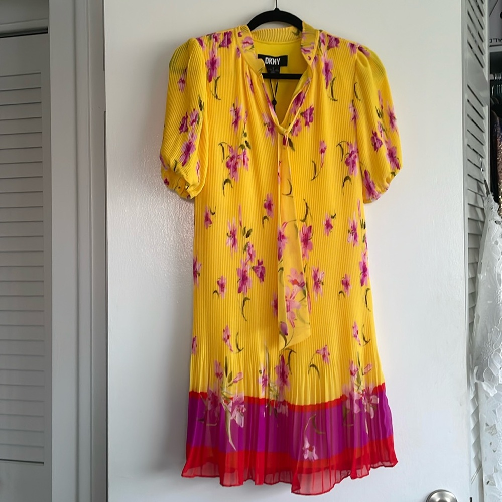DKNY Tie-Neck Pleated Shift Dress. NWT. Size 4
